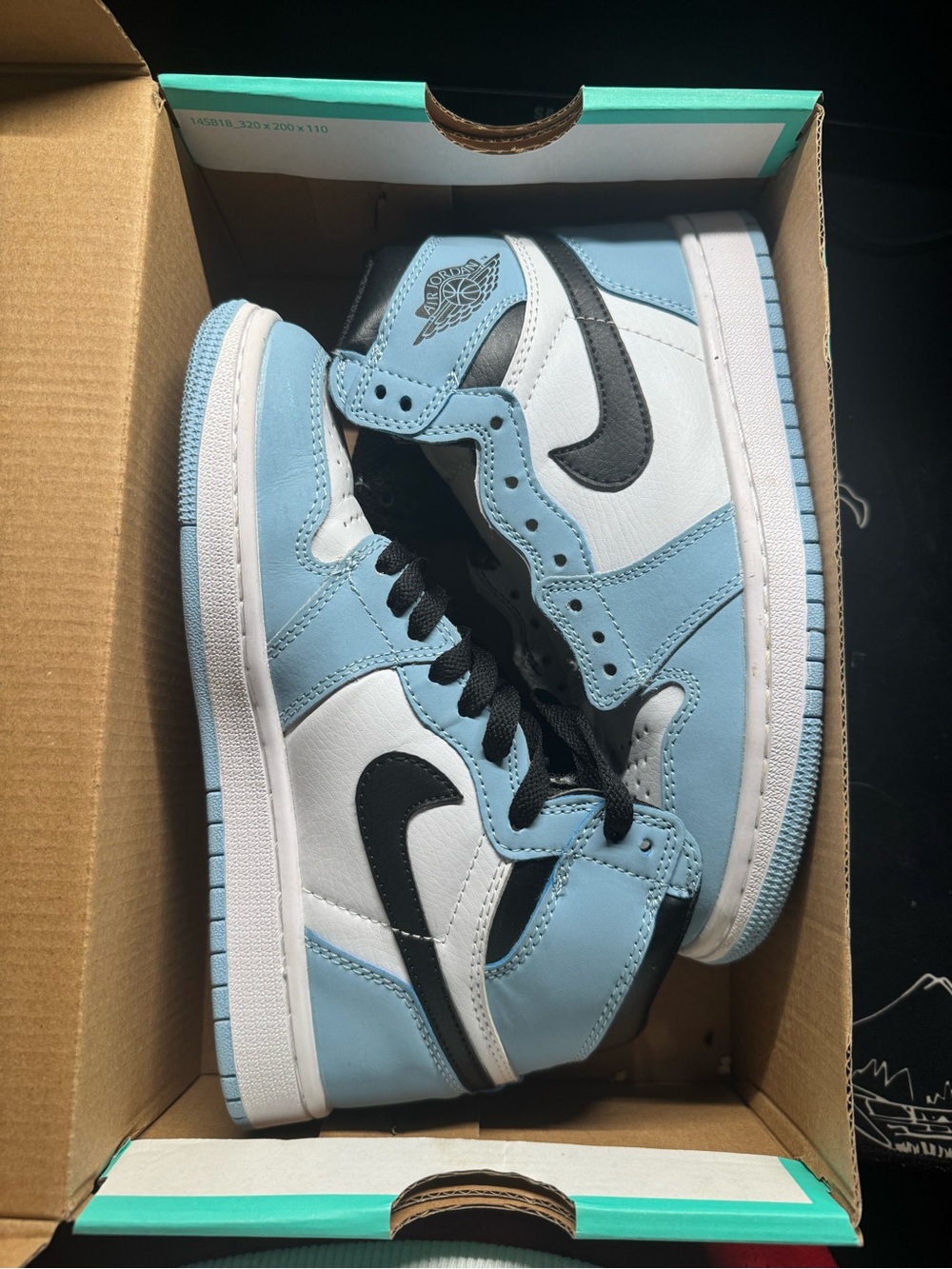 Jordan Retro 1 university blue